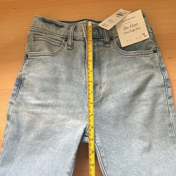 A&F Ultra High Rise Flare - Picture 3 of 4